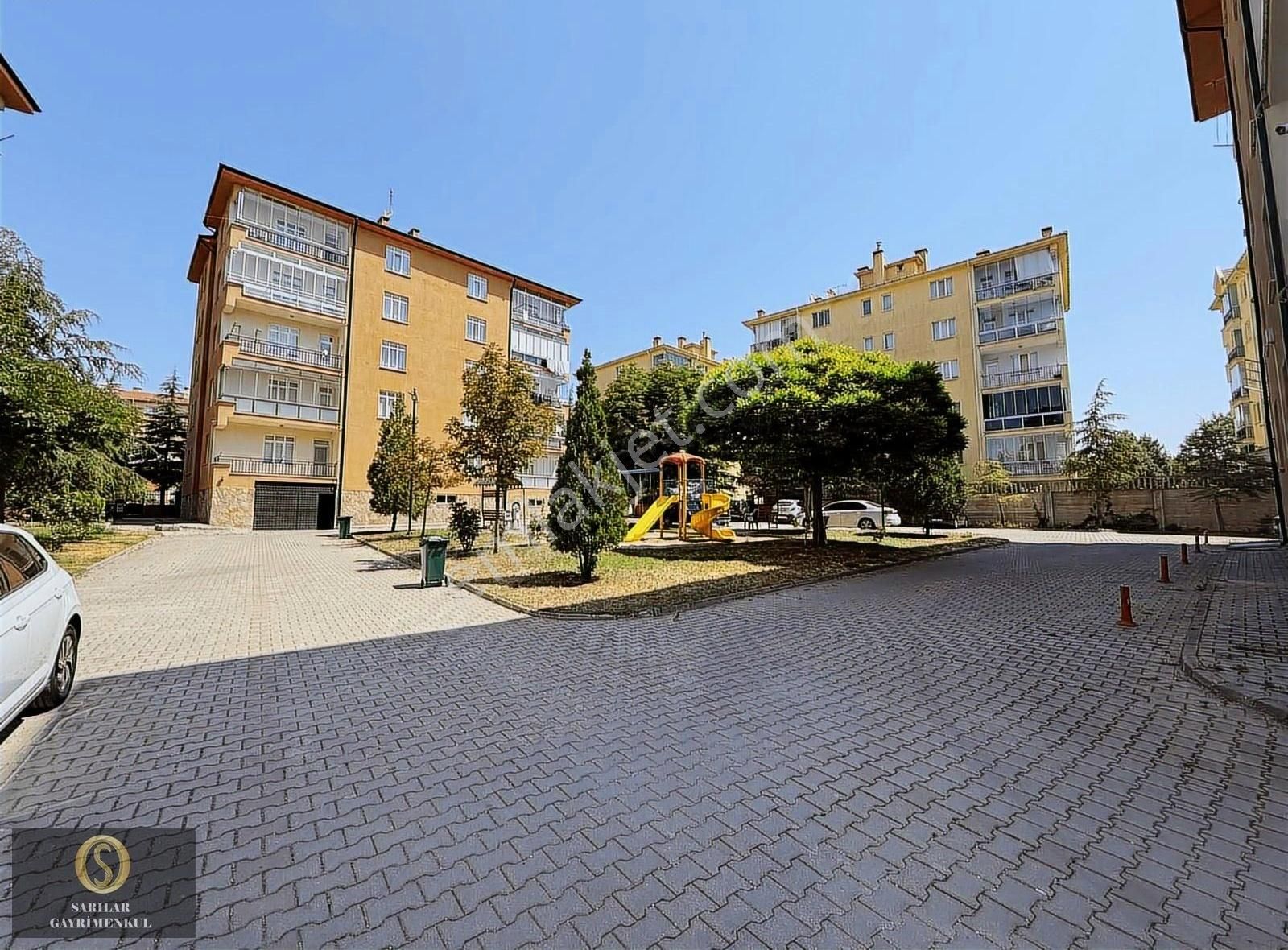 Sarılar Gayrimenkul'den Site İçi 145m² Ebeveyn Banyolu 3+1 Daire
