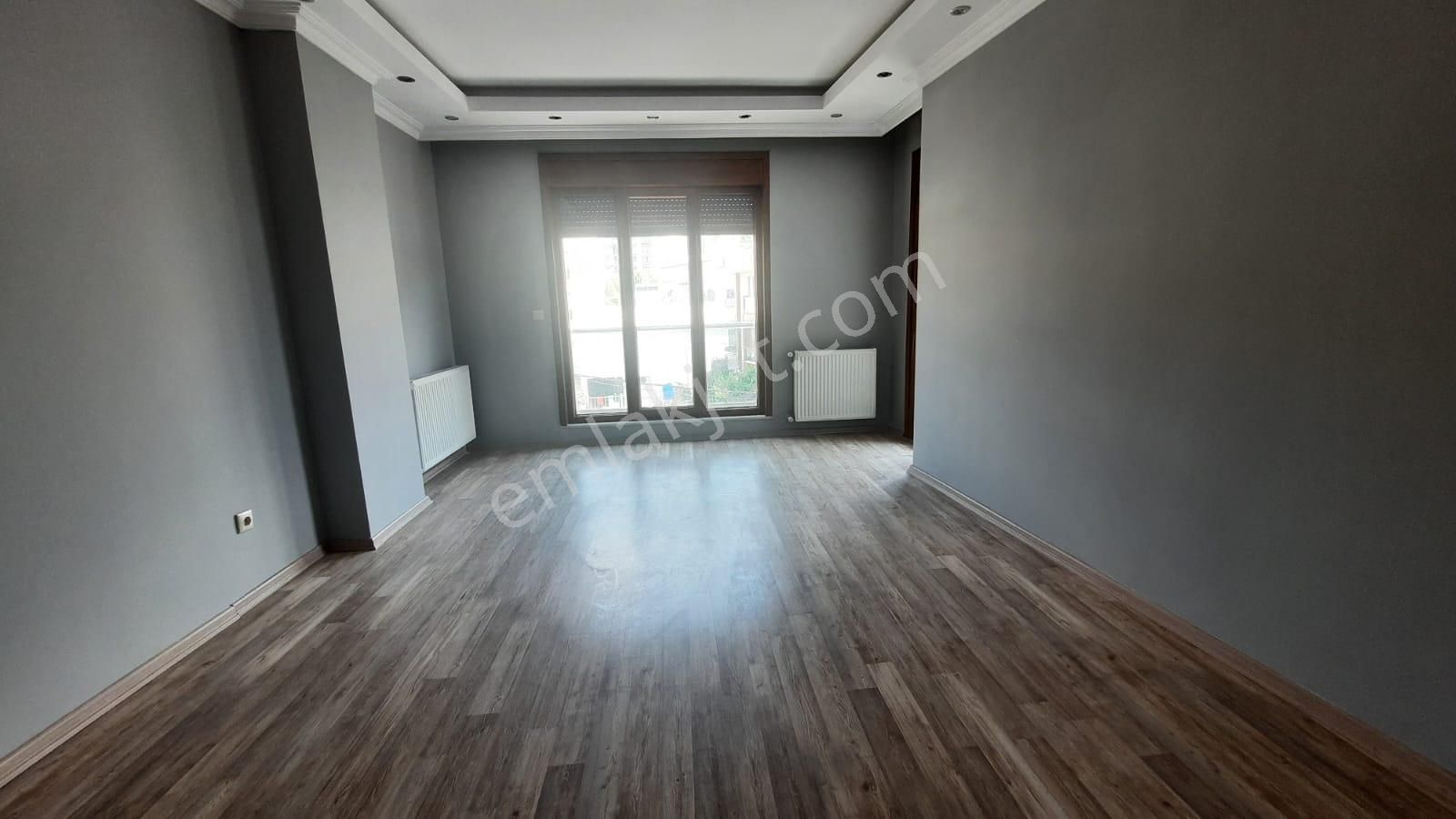 Esatpaşa'da Ana Caddeye-yunus Emre Camiine Yakın 3+2 150m2.dubleks