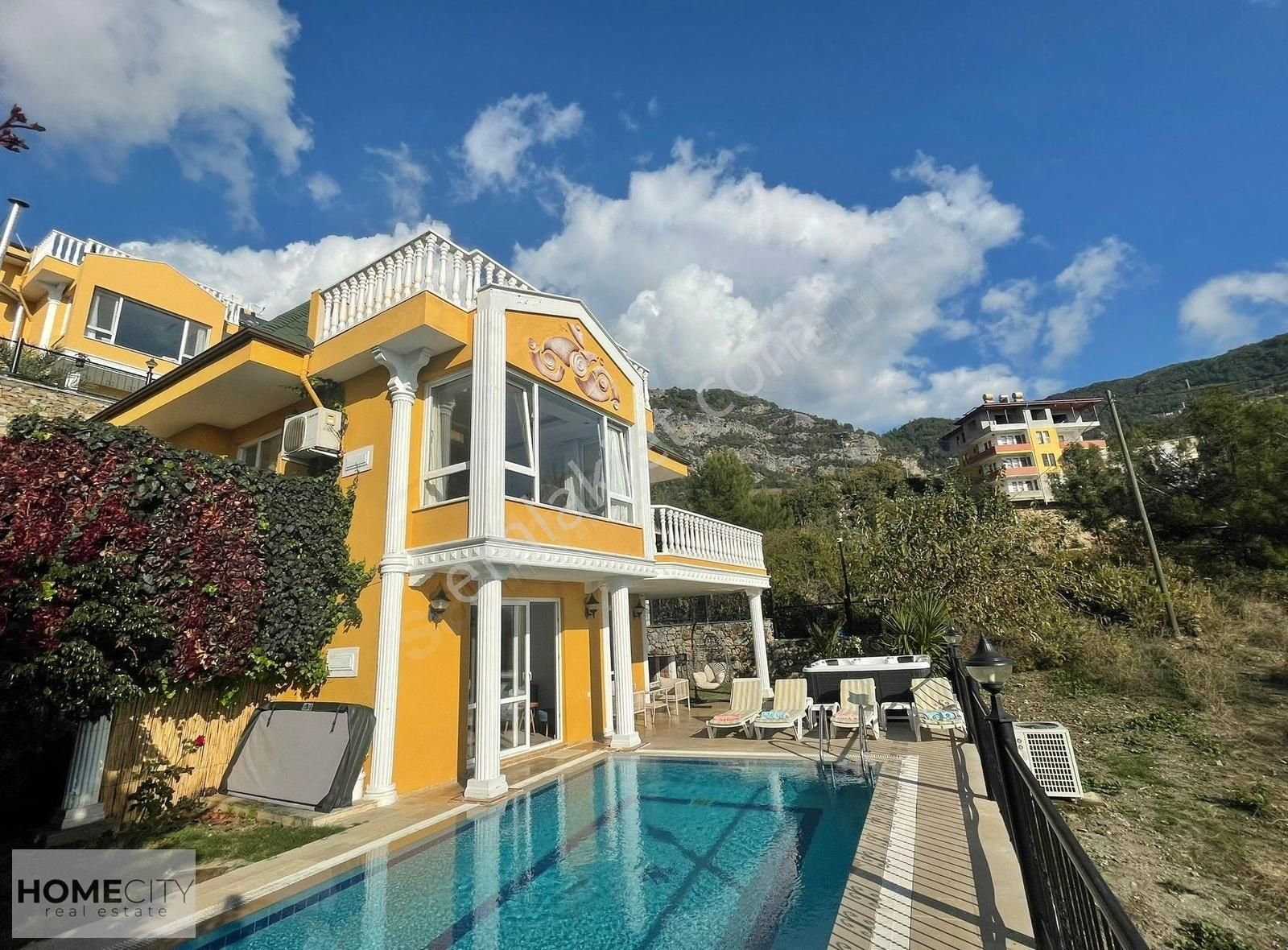 Alanya Tepe 4+1 250 M2 Eşyalı Müstakil Havuzlu Full Manzaralııı.
