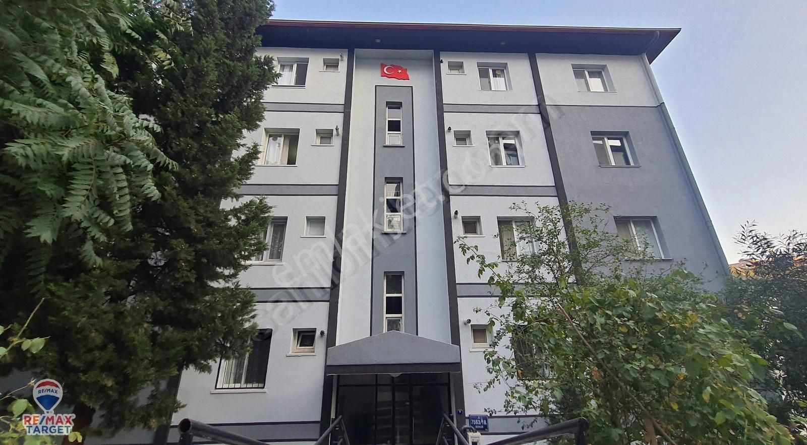İzmir Karşıyaka Örnekköy'de 2+1 90m2 Kiralık Daire