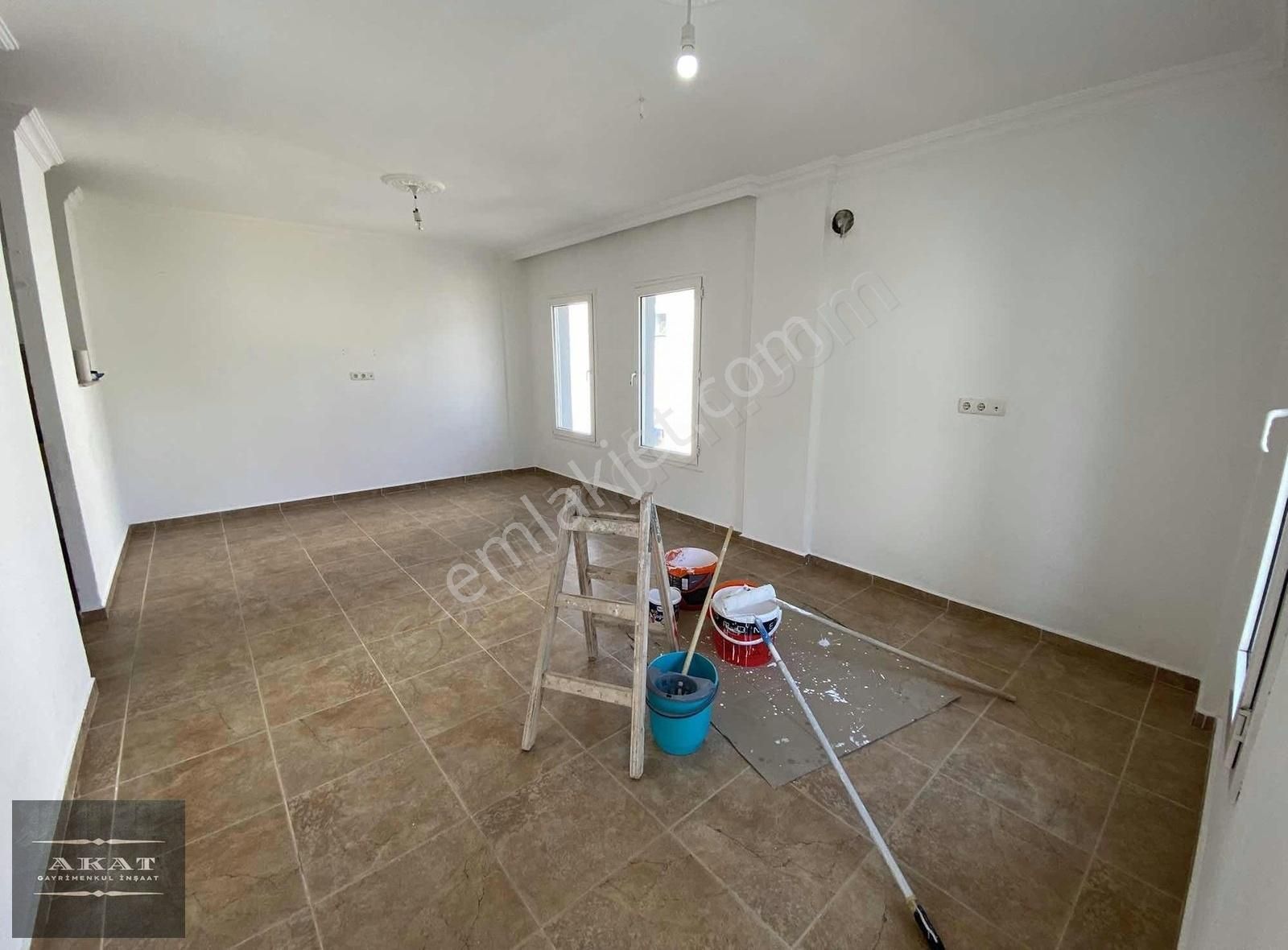 Yakaköy'de Ayrı Mutfaklı Kiralık 2+1 Geniş Daire