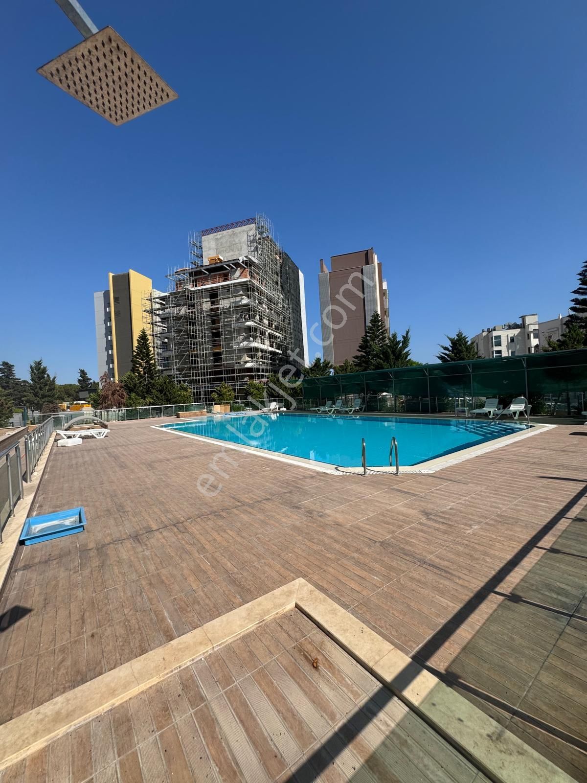 Konyaaltı Sahilde Denize Sıfır , Deniz Manzaralı 1+1 Satılık