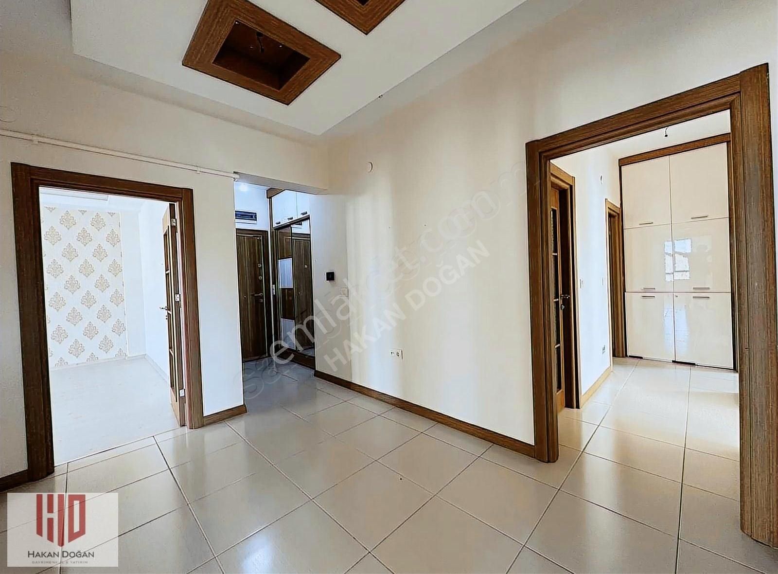 Papatya Caddesinde Giyinme Odalı 175 M2 Arakat Satılık 3+1 Daire