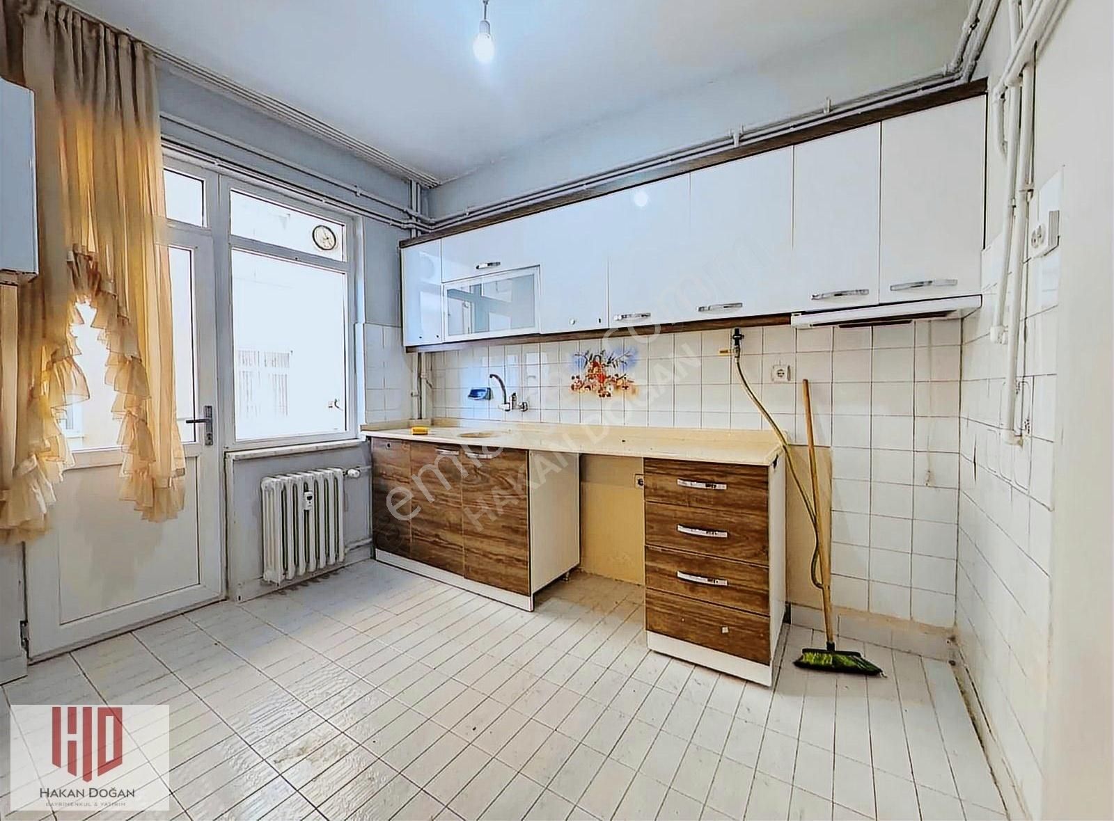 Mevlana'da Cadde Üzeri Kiralık 2+1 Tertemiz Daire