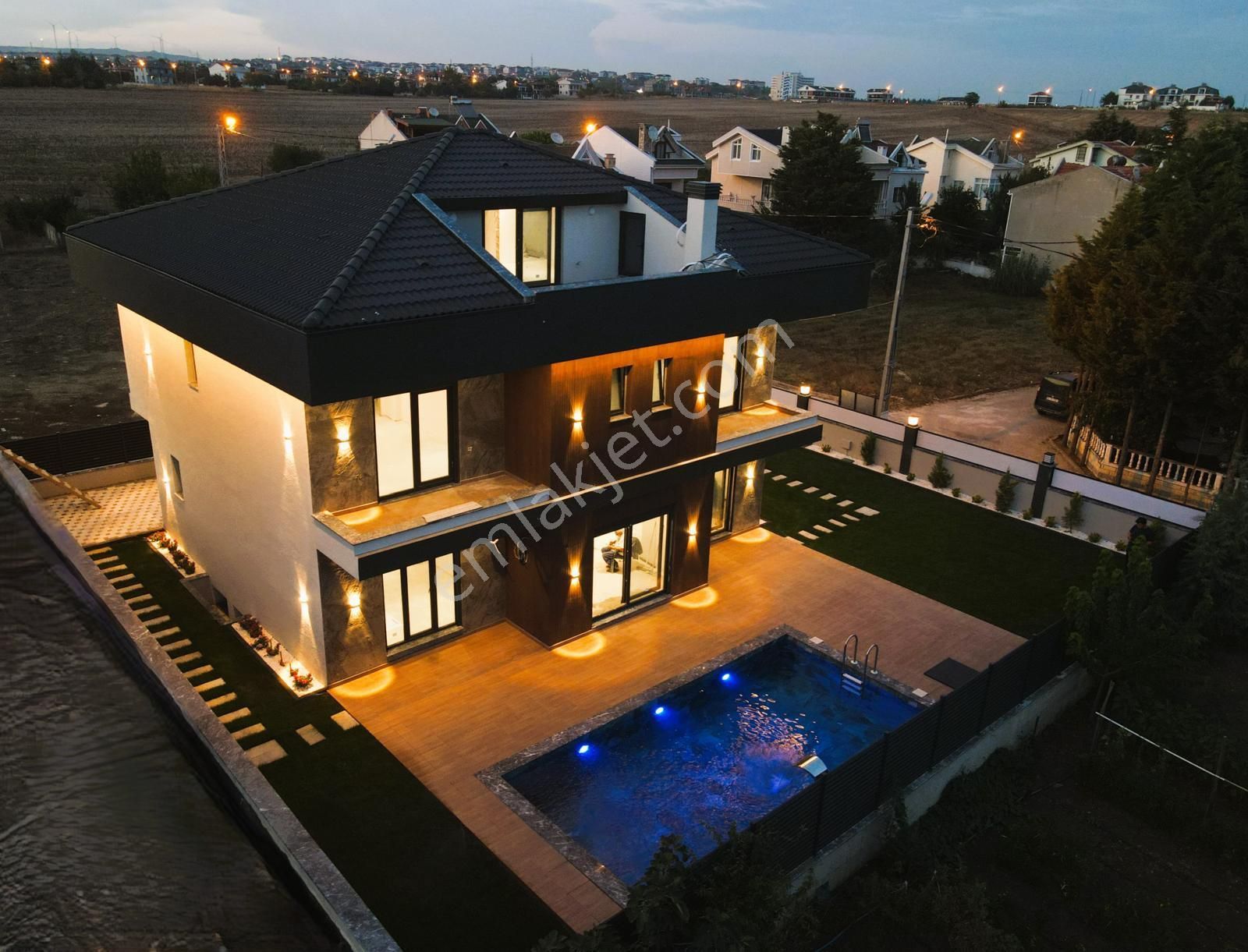 Wısremden Silivri'de Denize Yakın, Ultra Lüks Havuzlu Villa !!! - Görsel 24