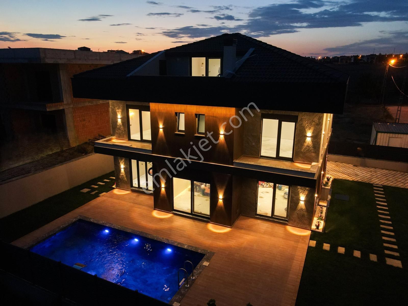 Wısremden Silivri'de Denize Yakın, Ultra Lüks Havuzlu Villa !!! - Görsel 26