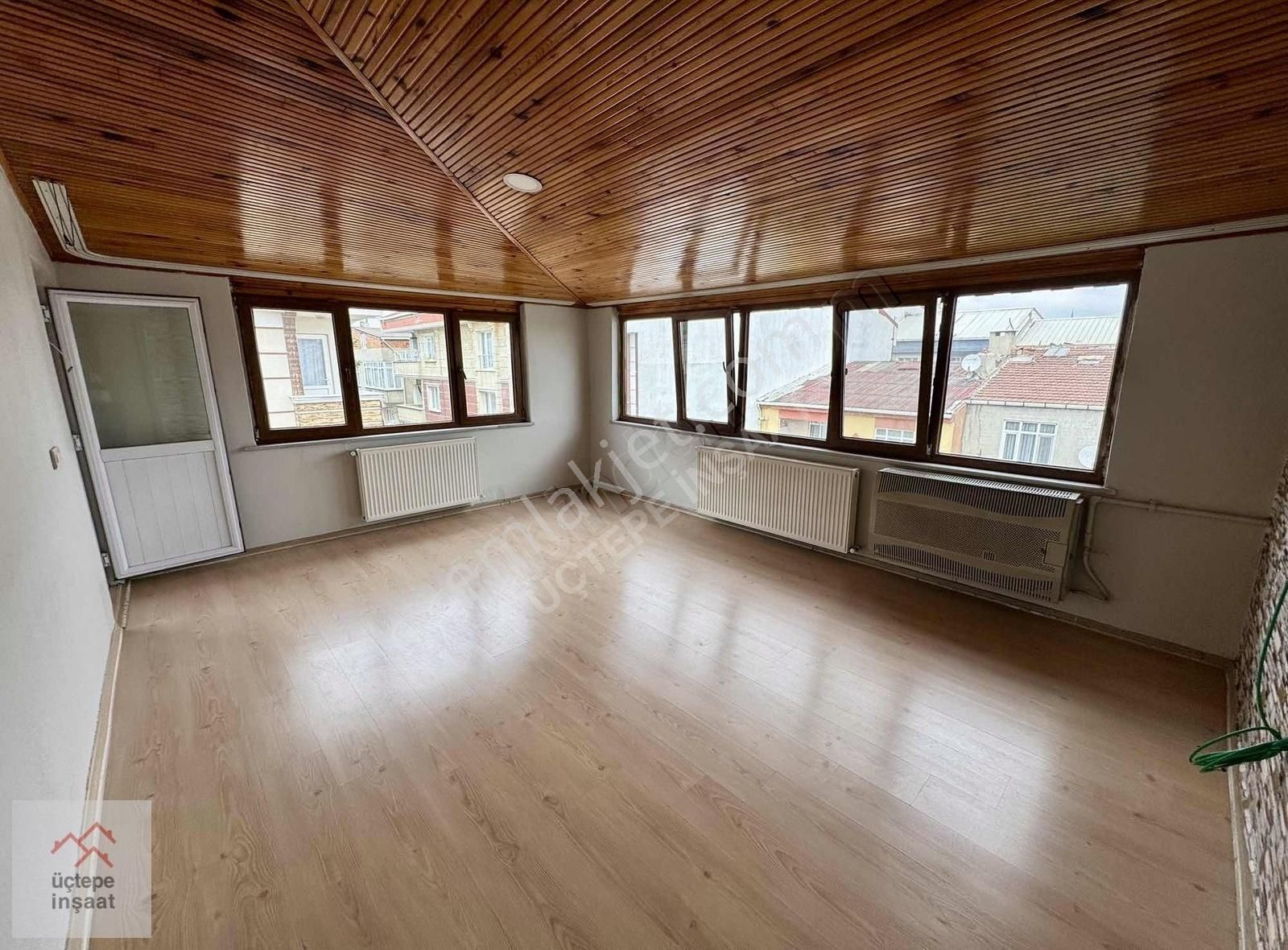 Şehitler Mah'da 2+1 Çatı Katı 100 M² -köşebaşı-balkonlu