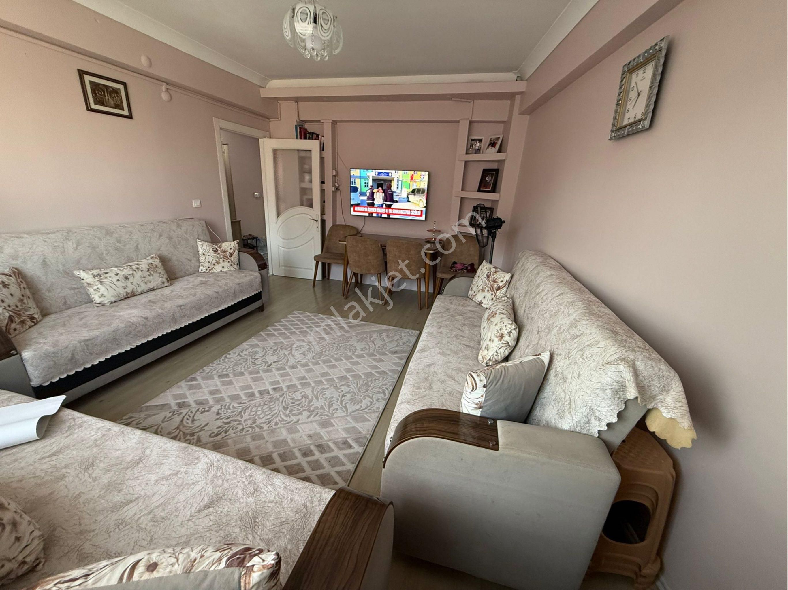 Otogar Karşısında Satılık 2+1 12 Yıllık Daire