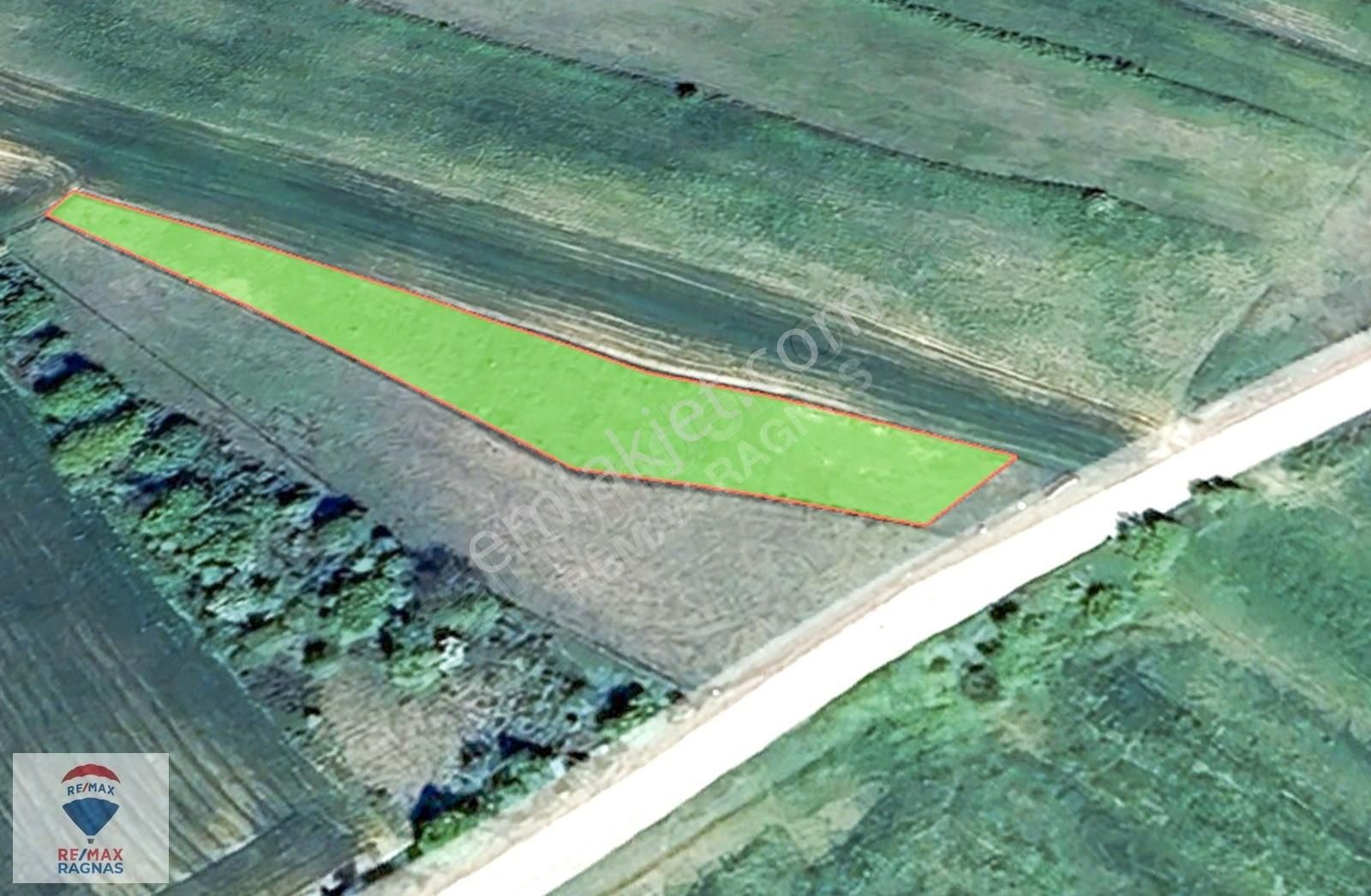 Kocaeli Sipahiler Asfalt Yol Üzerinde Elektrik Su İmkanı 1400 M2