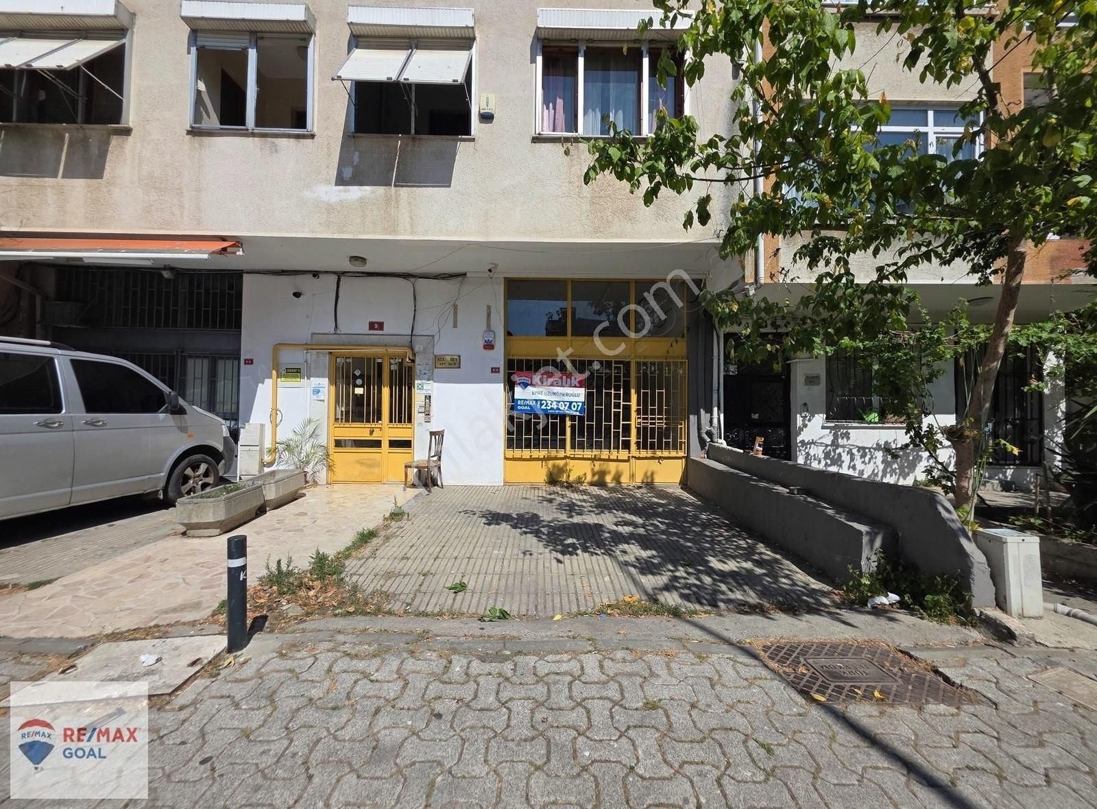 Fenerbahçe Stadı Karşı Sokağında Dükkan