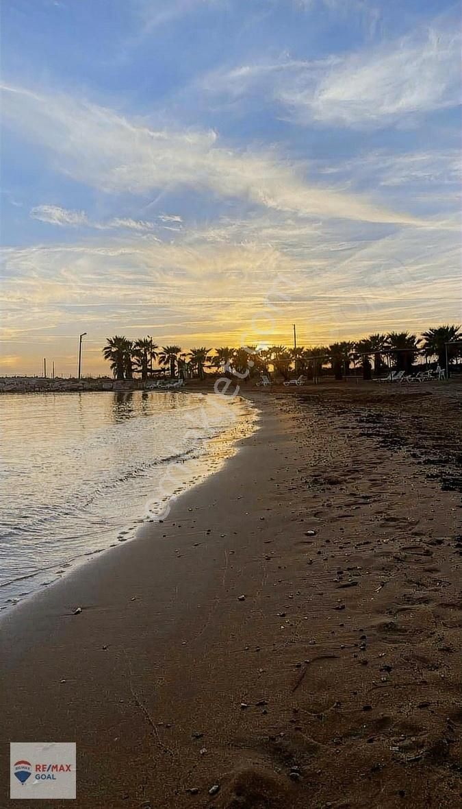 Parlamenterler Sitesi Denize Yakın Ana Caddede Satılık Villa - Görsel 24