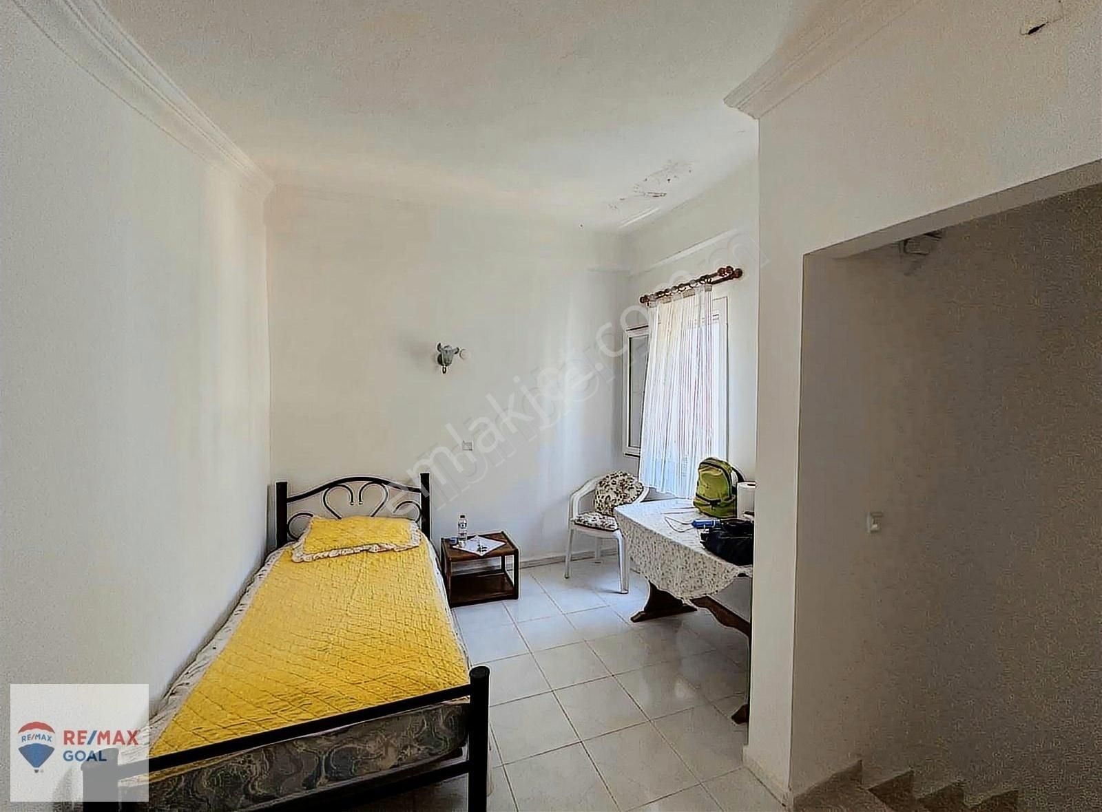 Parlamenterler Sitesi Denize Yakın Ana Caddede Satılık Villa - Görsel 7