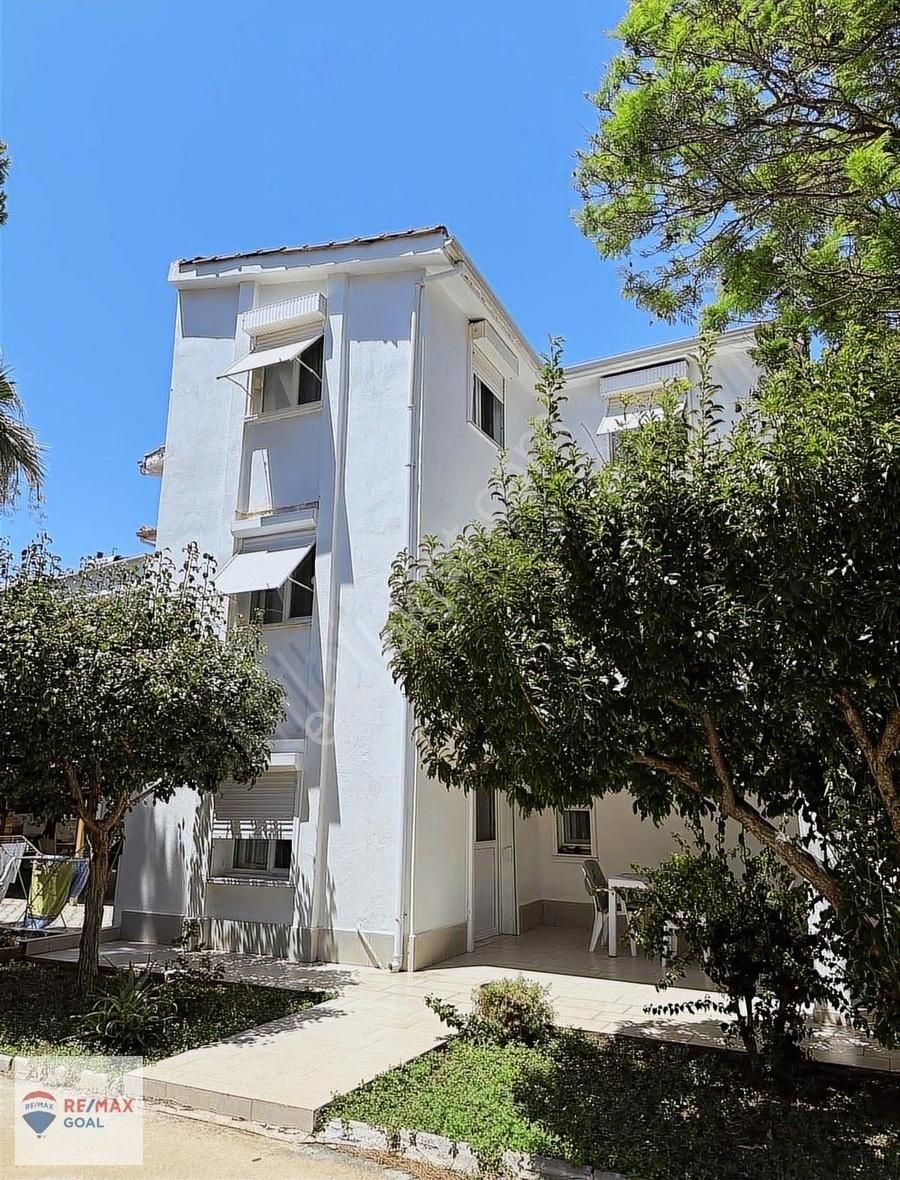 Parlamenterler Sitesi Denize Yakın Ana Caddede Satılık Villa - Görsel 10