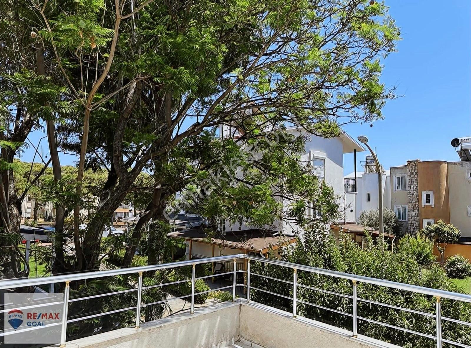 Parlamenterler Sitesi Denize Yakın Ana Caddede Satılık Villa - Görsel 8