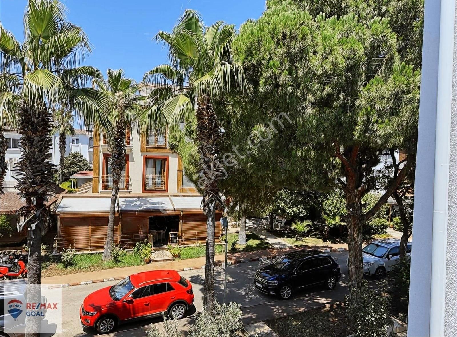 Parlamenterler Sitesi Denize Yakın Ana Caddede Satılık Villa - Görsel 14