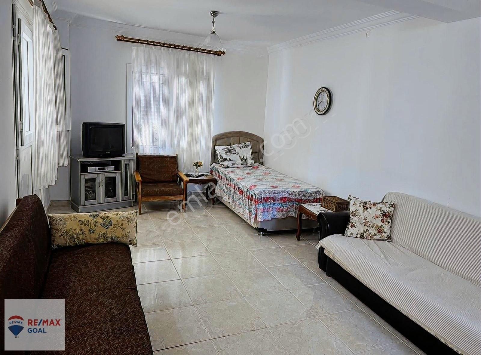 Parlamenterler Sitesi Denize Yakın Ana Caddede Satılık Villa - Görsel 13