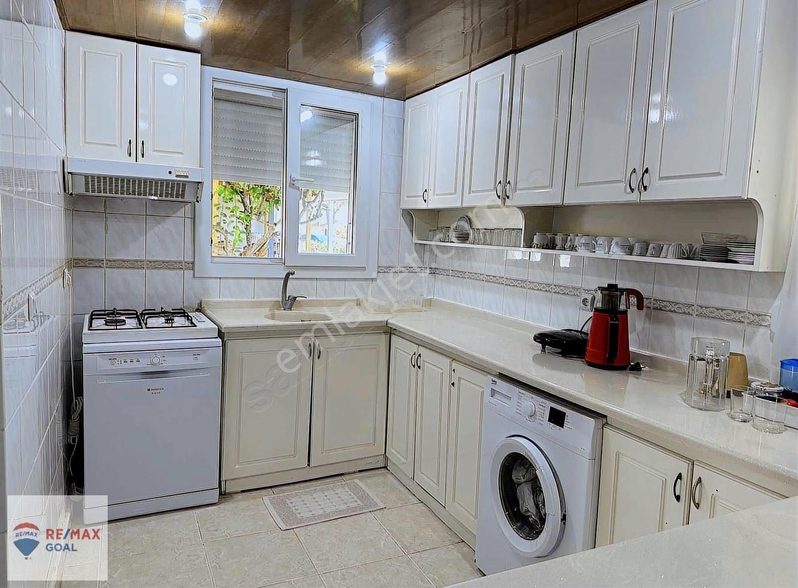 Parlamenterler Sitesi Denize Yakın Ana Caddede Satılık Villa - Görsel 5