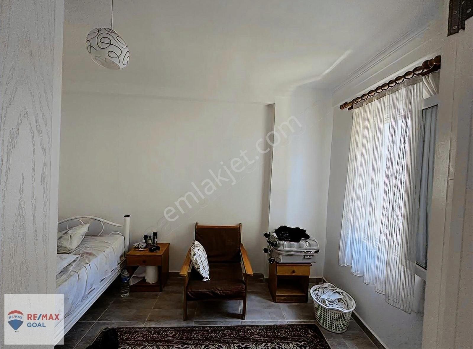 Parlamenterler Sitesi Denize Yakın Ana Caddede Satılık Villa - Görsel 23