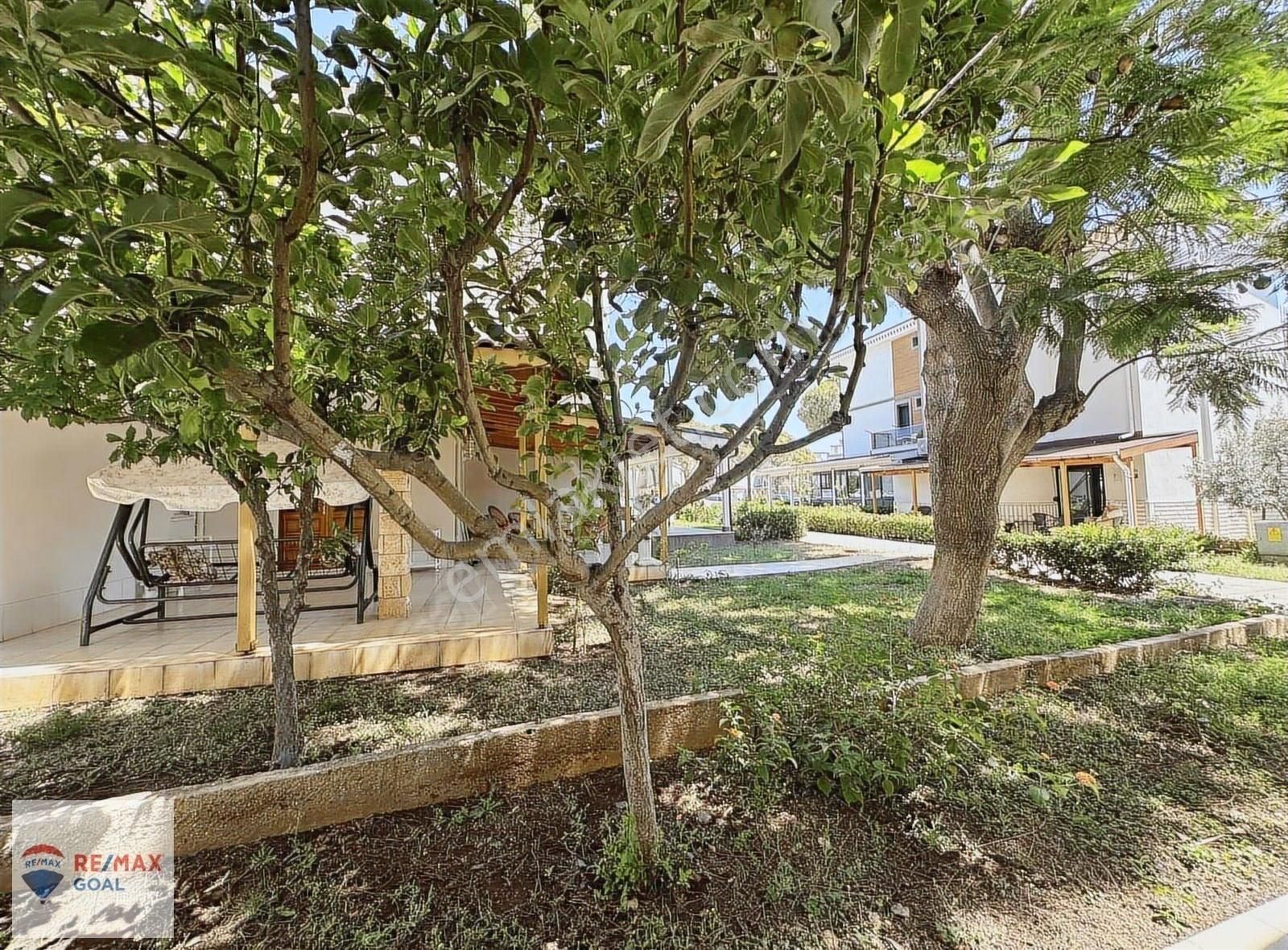 Parlamenterler Sitesi Denize Yakın Ana Caddede Satılık Villa - Görsel 4