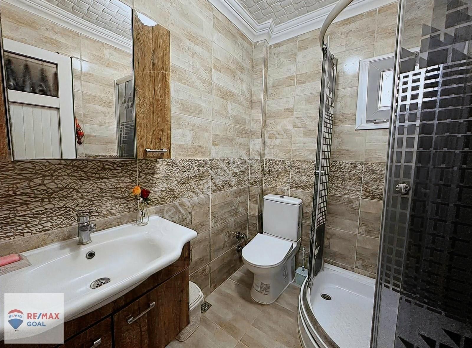 Parlamenterler Sitesi Denize Yakın Ana Caddede Satılık Villa - Görsel 9