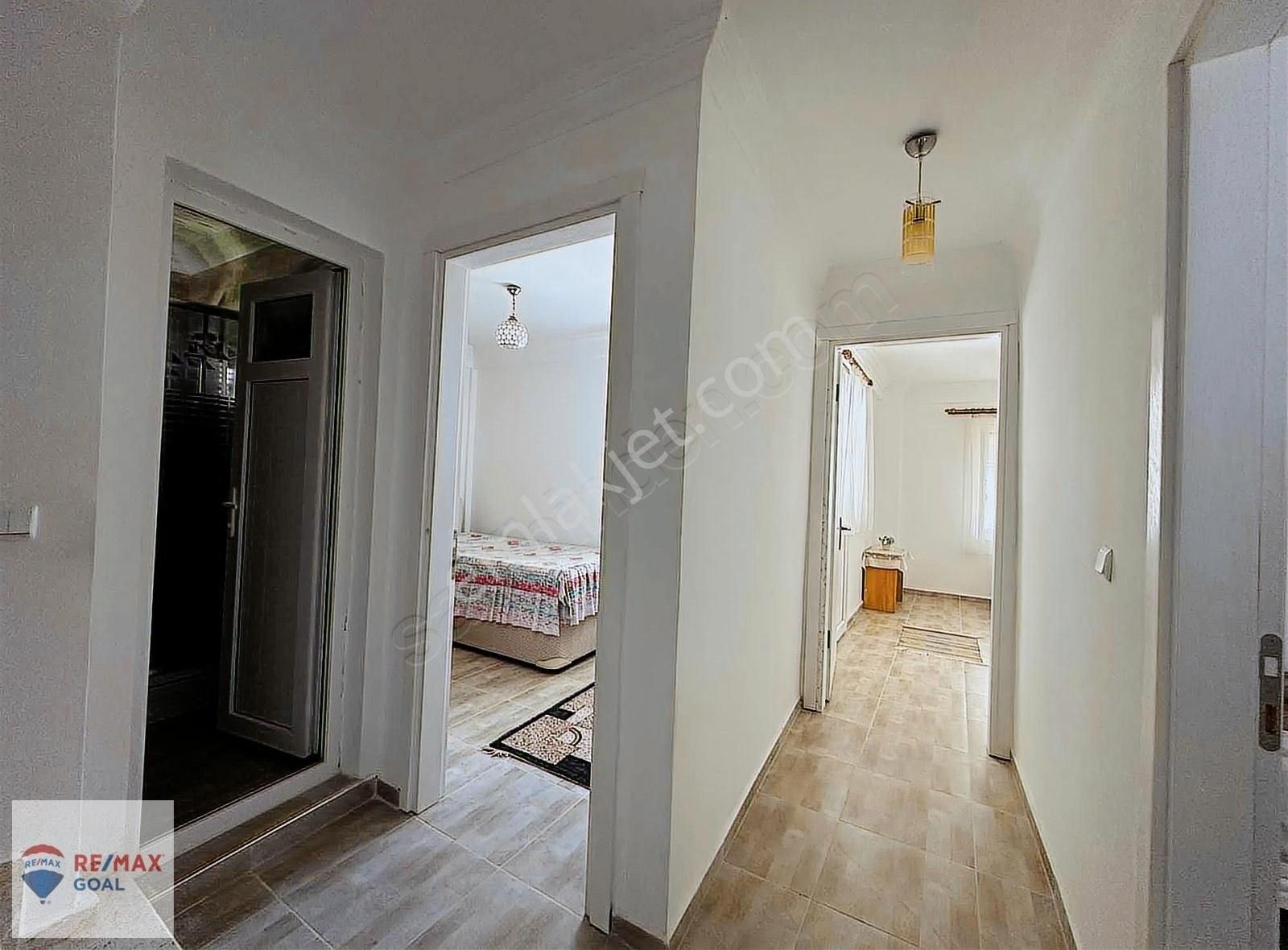 Parlamenterler Sitesi Denize Yakın Ana Caddede Satılık Villa - Görsel 22