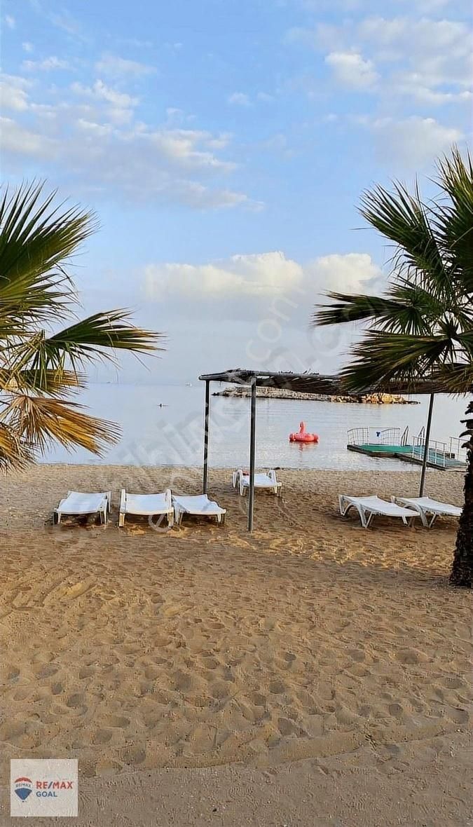 Parlamenterler Sitesi Denize Yakın Ana Caddede Satılık Villa - Görsel 11