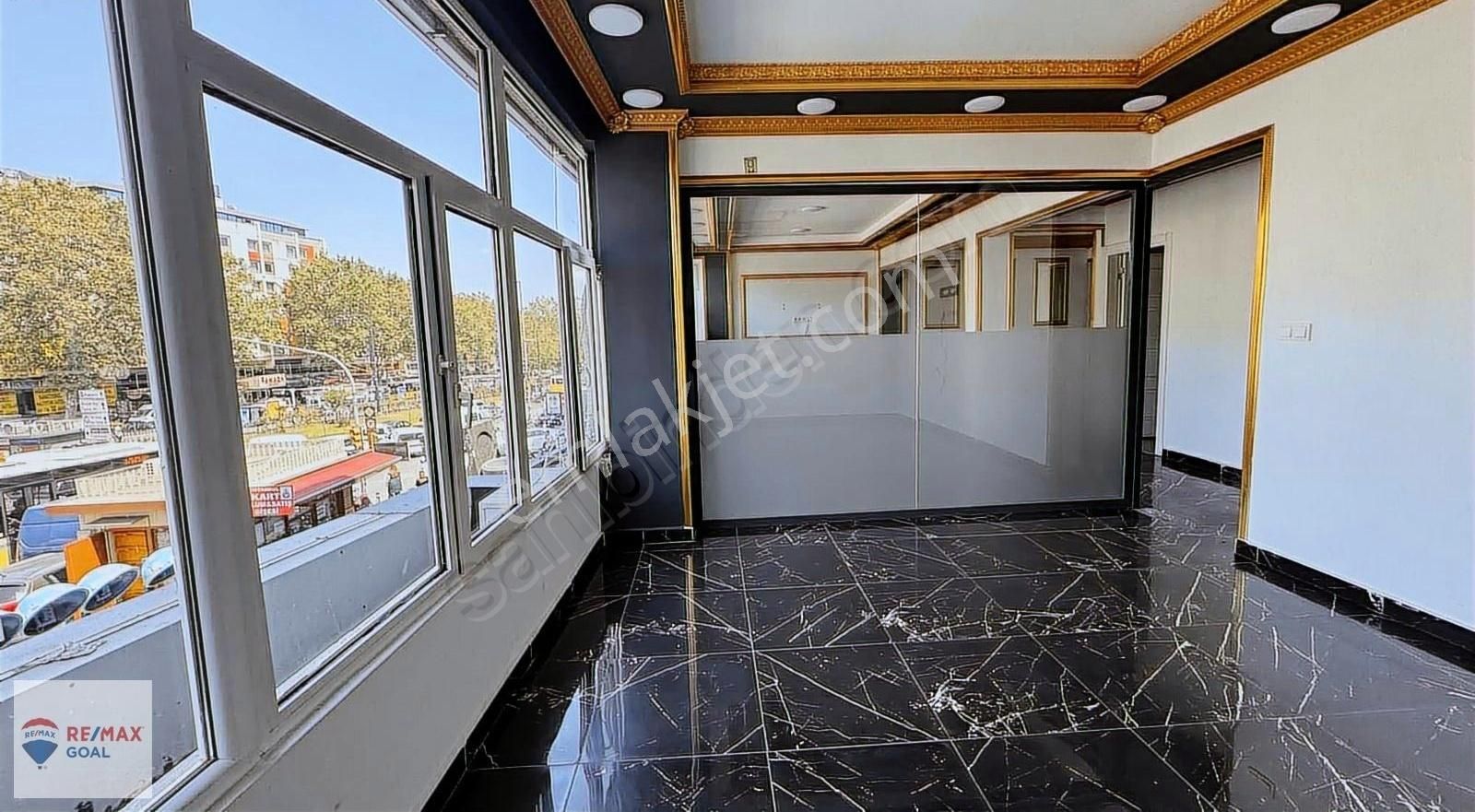 Fındıkzade Merkezi Konumda Cadde Üzerinde 340 M2 Satılık Fırsat