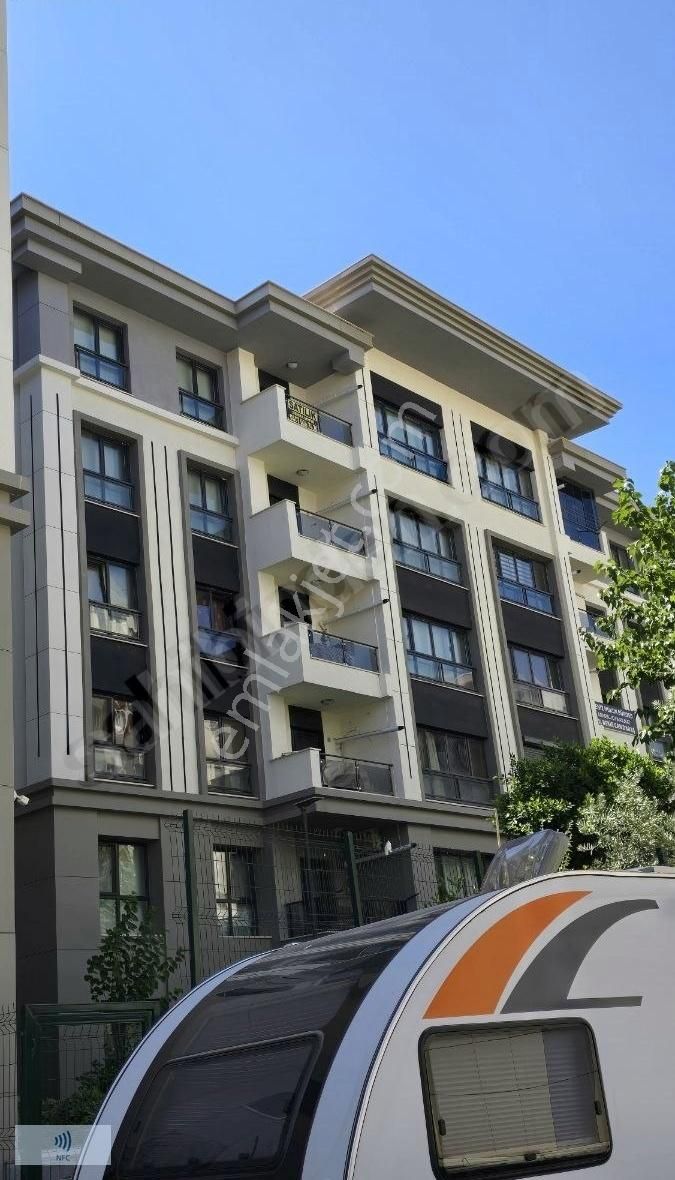 Bayraklı Toki 2+1 Ebeveyn Banyolu Satılık