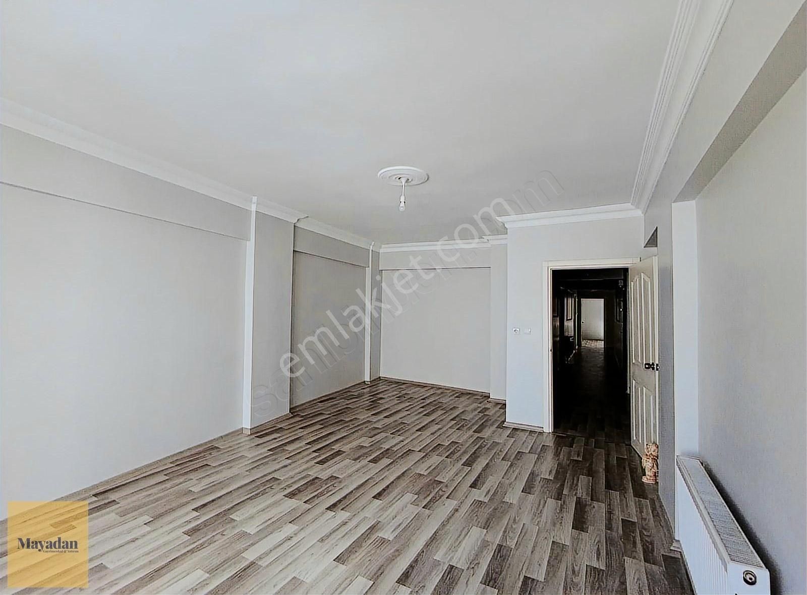 Mayadan Karacaibrahim Mah. Bankalar Caddesinde 3+1 Kiralık Daire