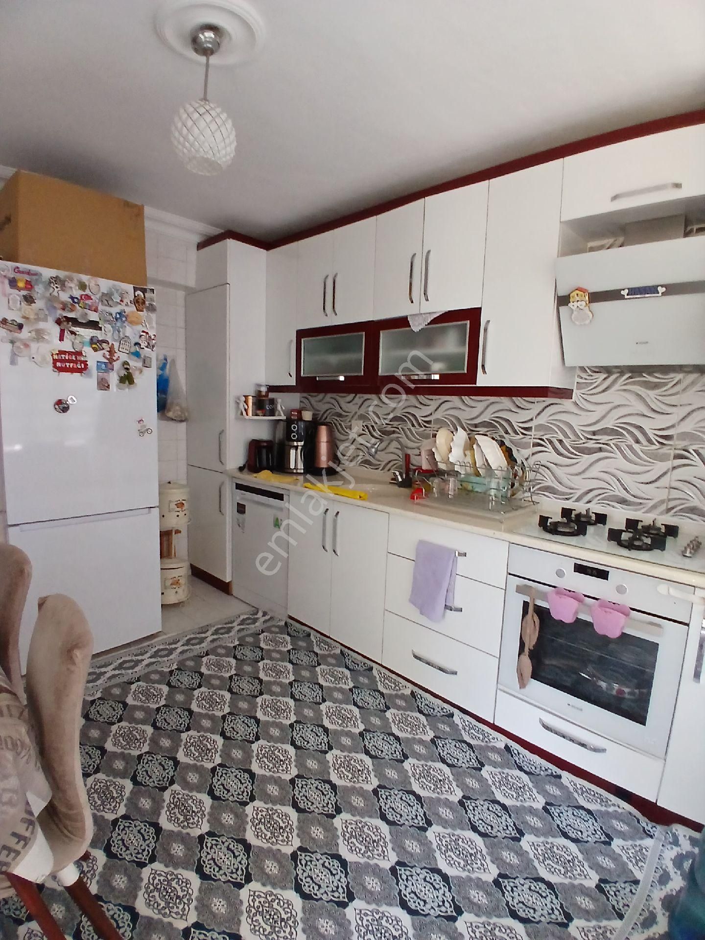 İzmir Torbalı Cumhuriyet Mahallesinde 3+1 Arakat Daire Satılık