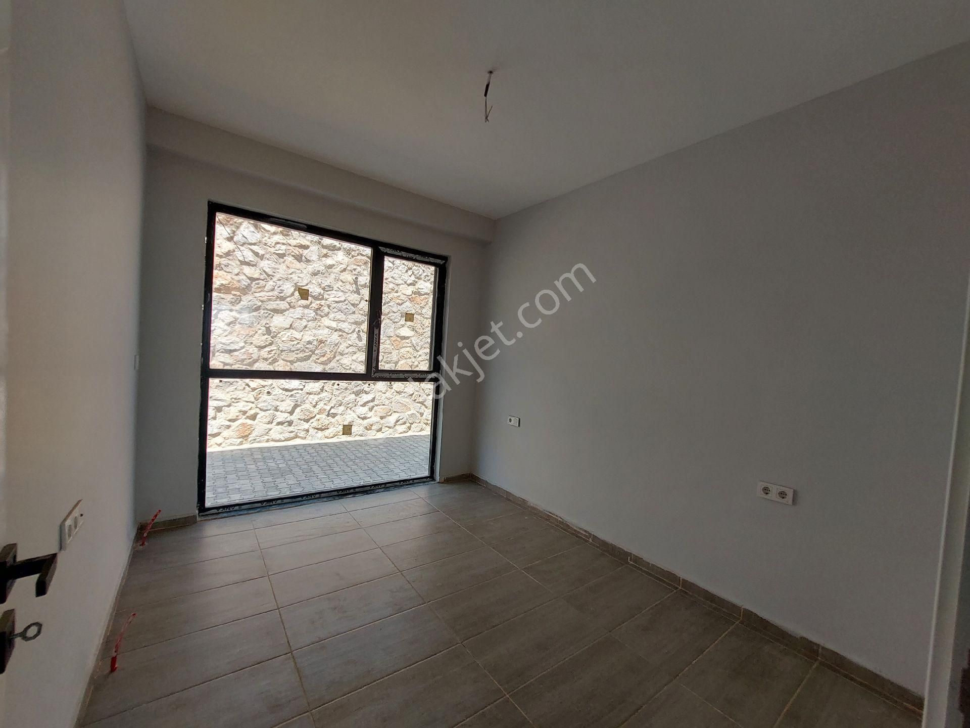 Muhteşem 4+1 Dubleks Bahçesinden Dahi Deniz Manzaralı Otoparklı - Görsel 23