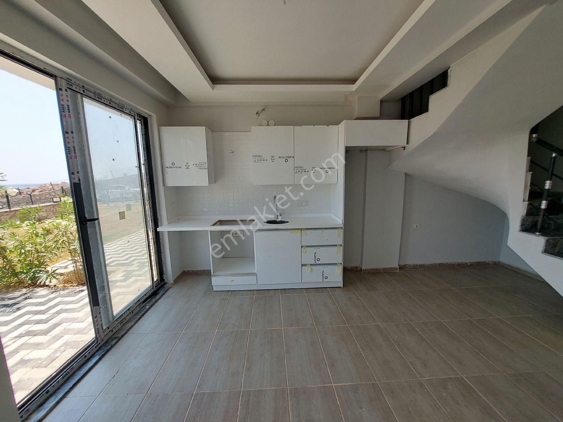 Muhteşem 4+1 Dubleks Bahçesinden Dahi Deniz Manzaralı Otoparklı - Görsel 16