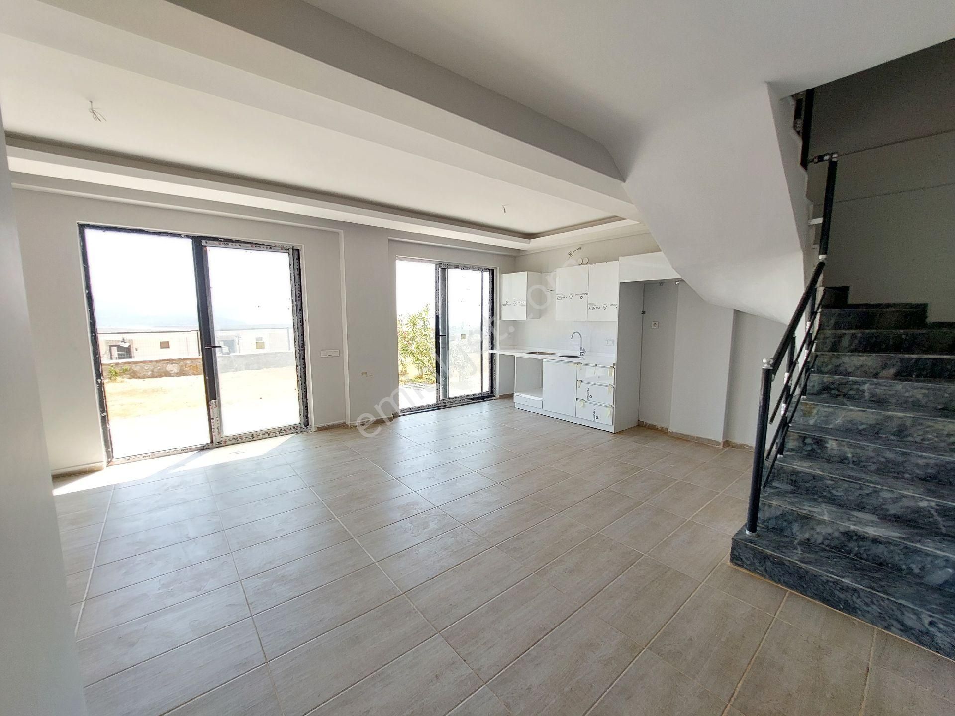 Muhteşem 4+1 Dubleks Bahçesinden Dahi Deniz Manzaralı Otoparklı - Görsel 13