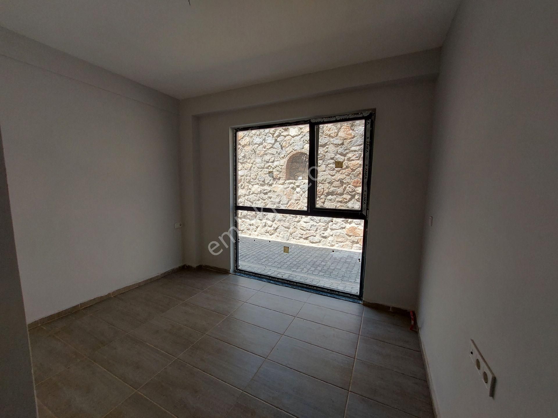 Muhteşem 4+1 Dubleks Bahçesinden Dahi Deniz Manzaralı Otoparklı - Görsel 22