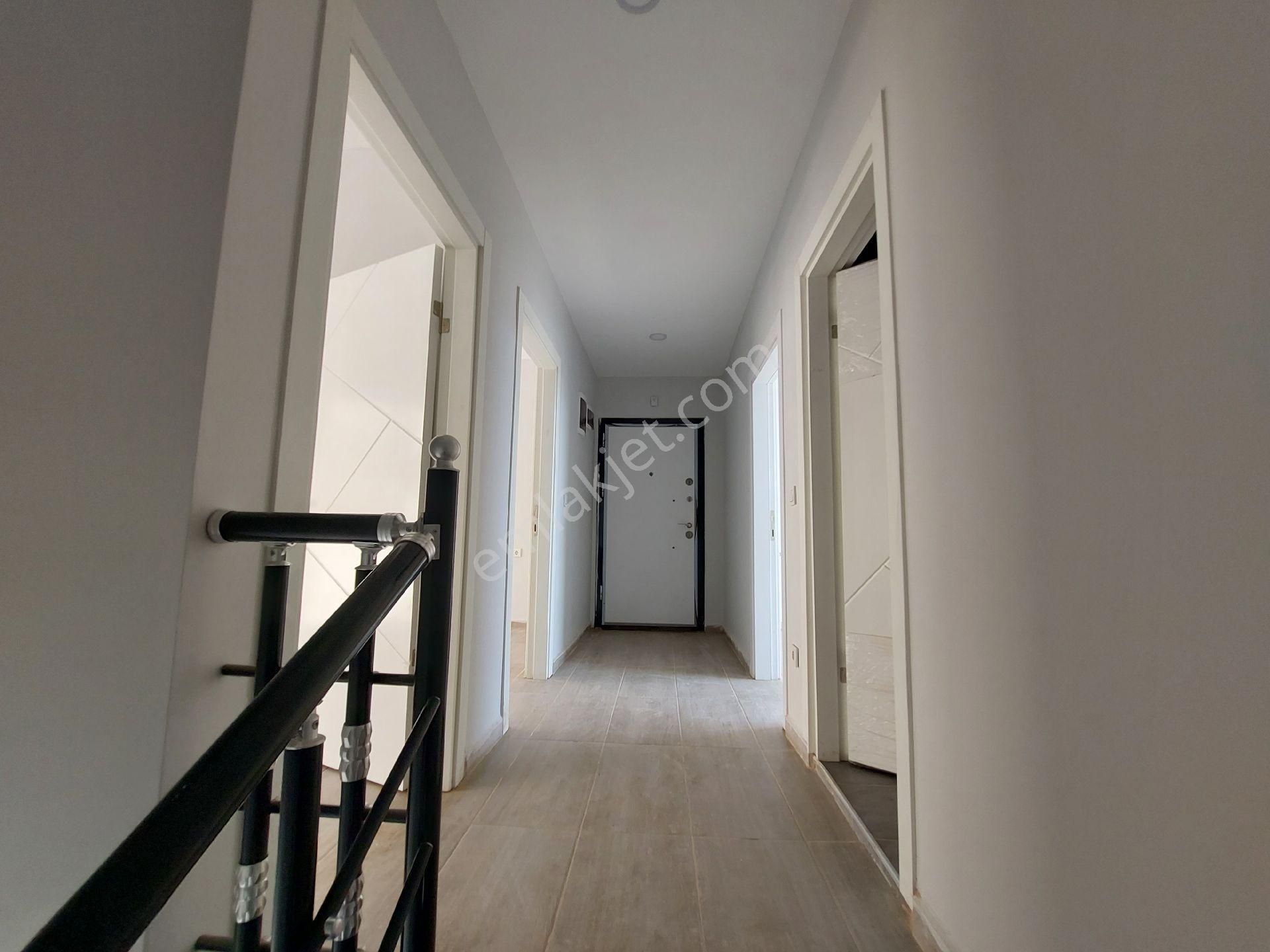 Muhteşem 4+1 Dubleks Bahçesinden Dahi Deniz Manzaralı Otoparklı - Görsel 21