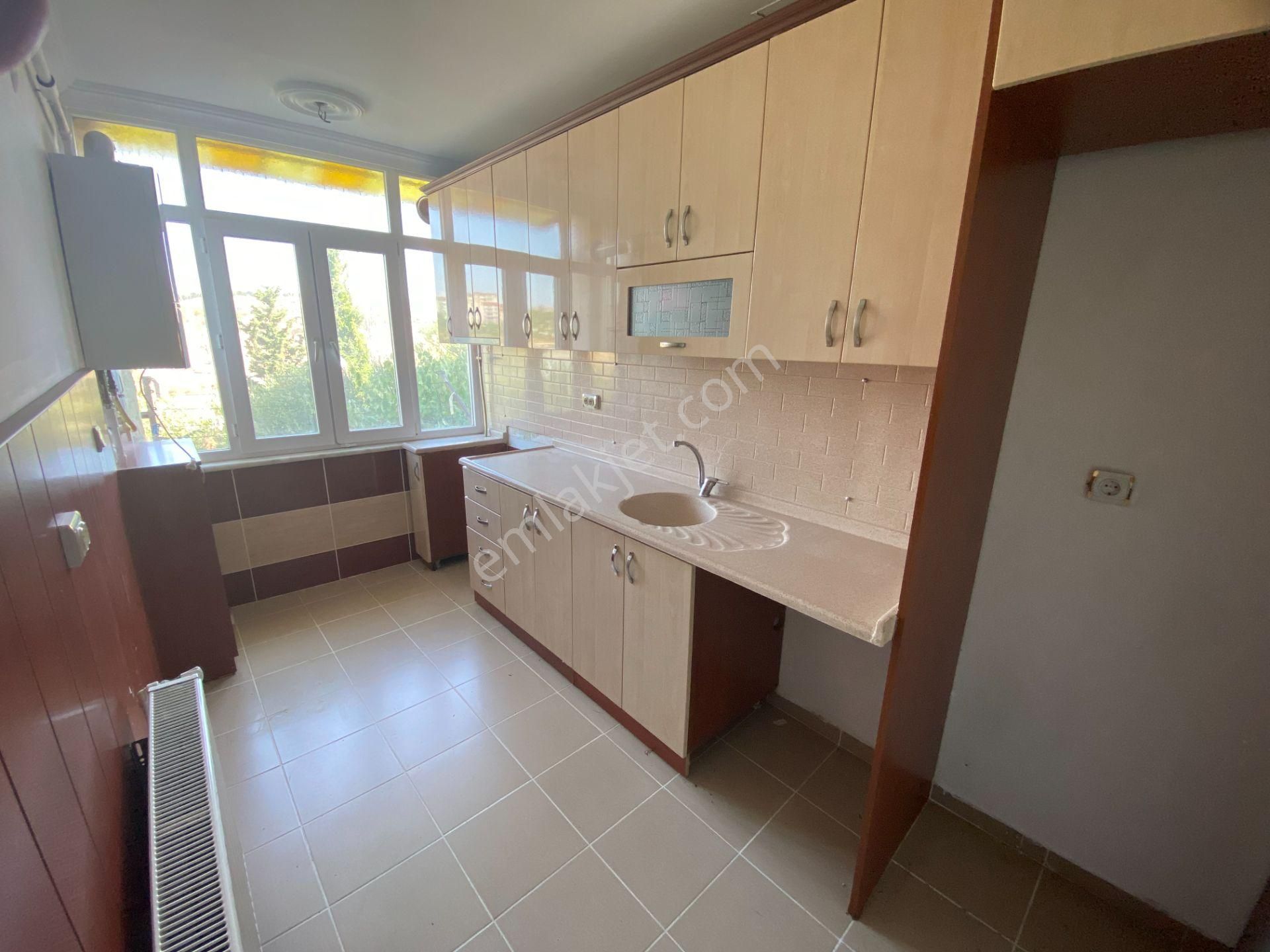 Remax Midden Göçmen Konutlarında 2+1 Kiralık Daire