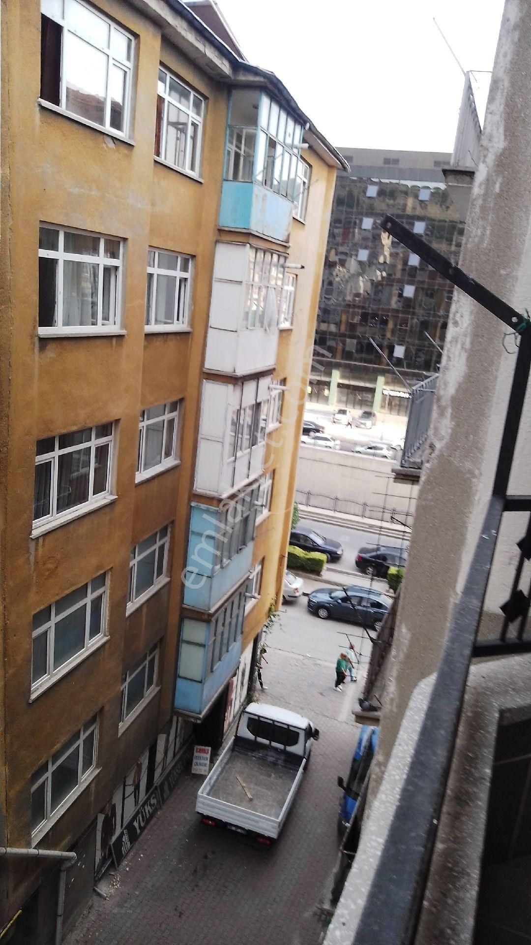 Çarşî Merkezinde 3+1 Satîlîk Daire