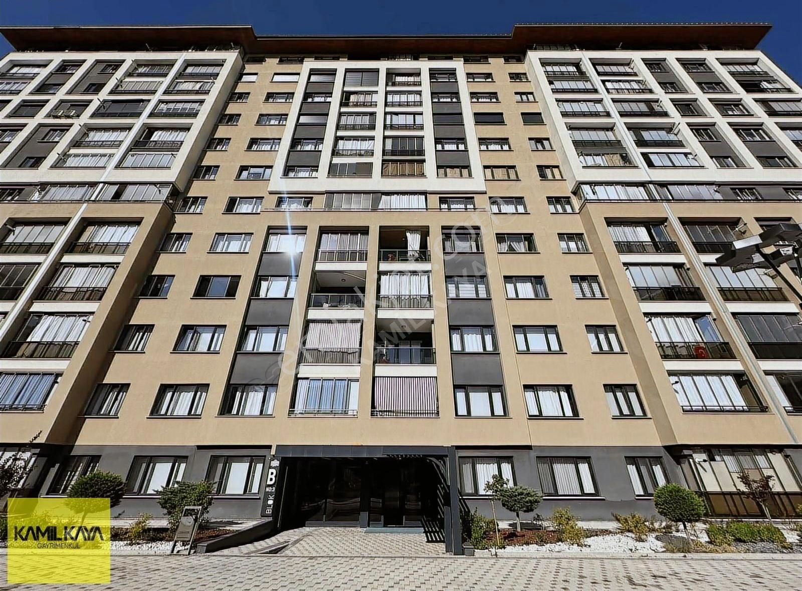 Kamil Kaya'dan Uluırmak Evlerinde Satılık 170 M² Geniş 3+1 Daire