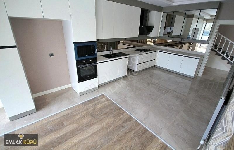 Bağlıca Da Full Yapılı Merkezi Konumda 5+1 Satılık Villa
