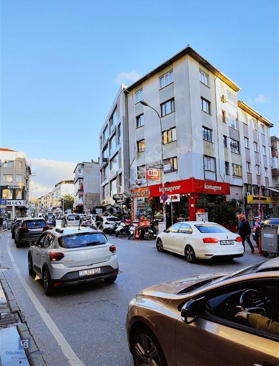 Ümraniye Sütçü İmam Caddesinde 2+1 Kiralık Ofis Katı