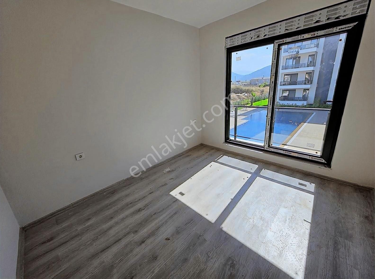 Havuzlu Lüks Sitede 2+1 Ara Kat / Yeniköy, Döşemealtı