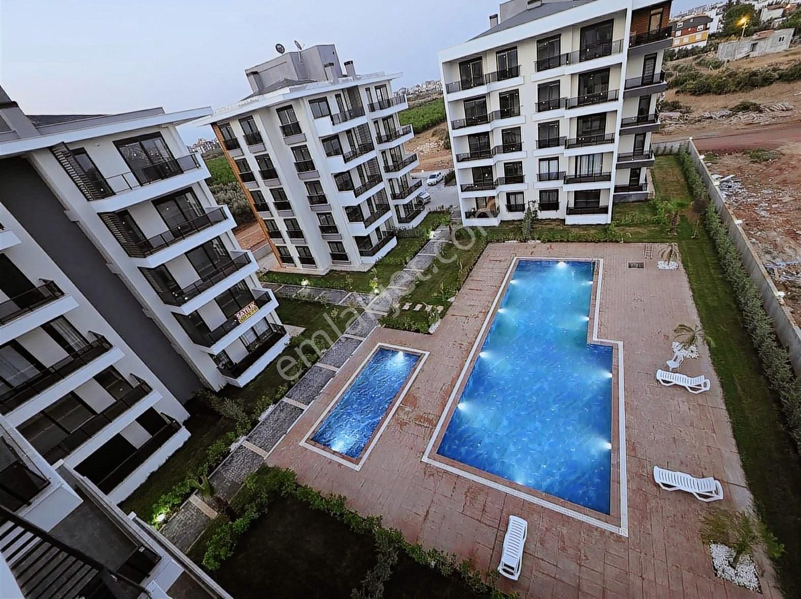 Havuzlu Lüks Sitede 1+1 / Kendine Ait Bahçesi Var / Yeniköy