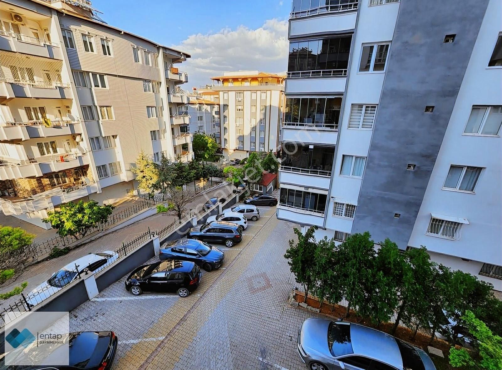 Atatürk Mahallesinde Satılık 4+1 Ara Kat Hasarsız Daire