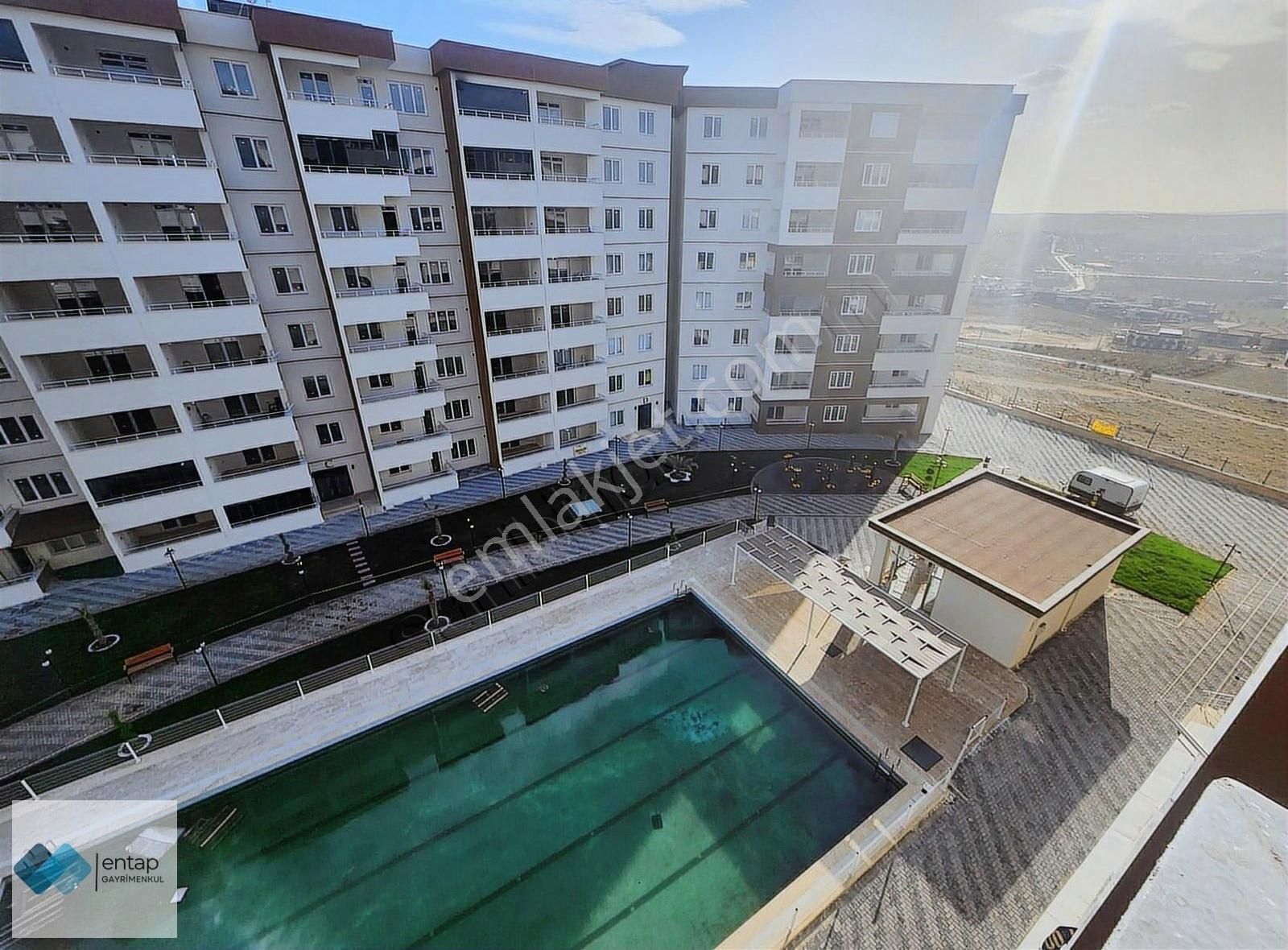 Körkünde Havuzlu Site İçerisinde Çift Cepheli Lüks 2+1 Satılık!!