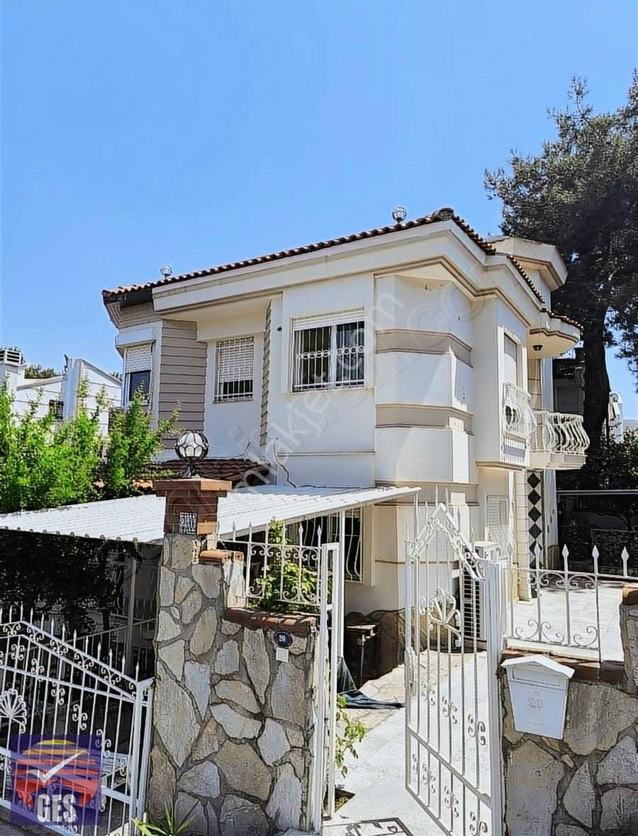 Güzelbahçede Deniz Manzaralı Kiralik Müstakil Villa
