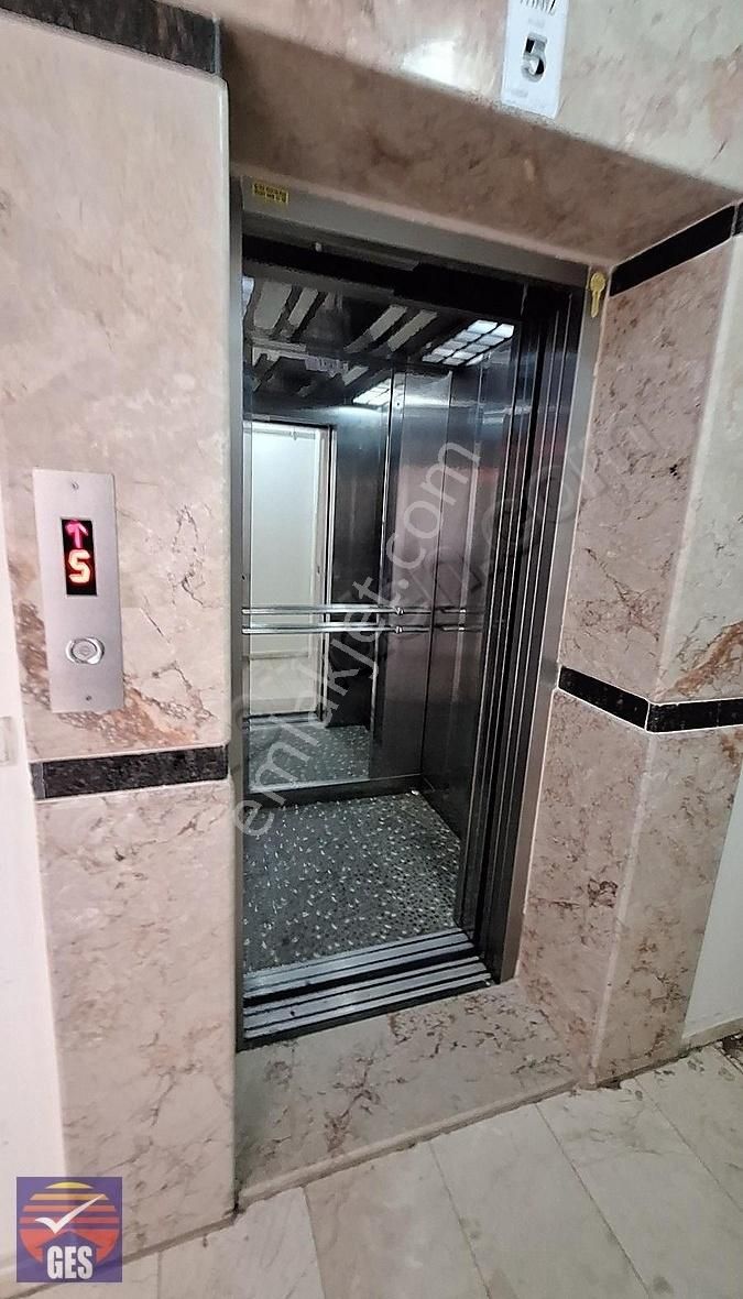 Narlıdere Yeşil Vadi Evlerinde Kiralık 3+1 Ara Kat Daire