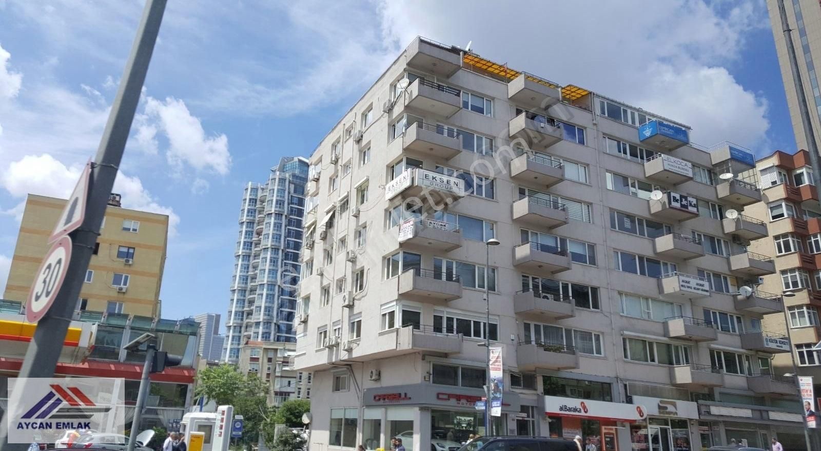 Balmumcu Barborosbulvarında 4+1 İşyeri Ofis Yetkilisi