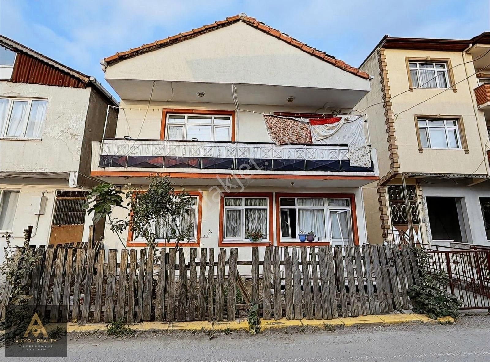Köseköy İstasyon Mahallesi Satılık Bina İle 230 M2 Arsa