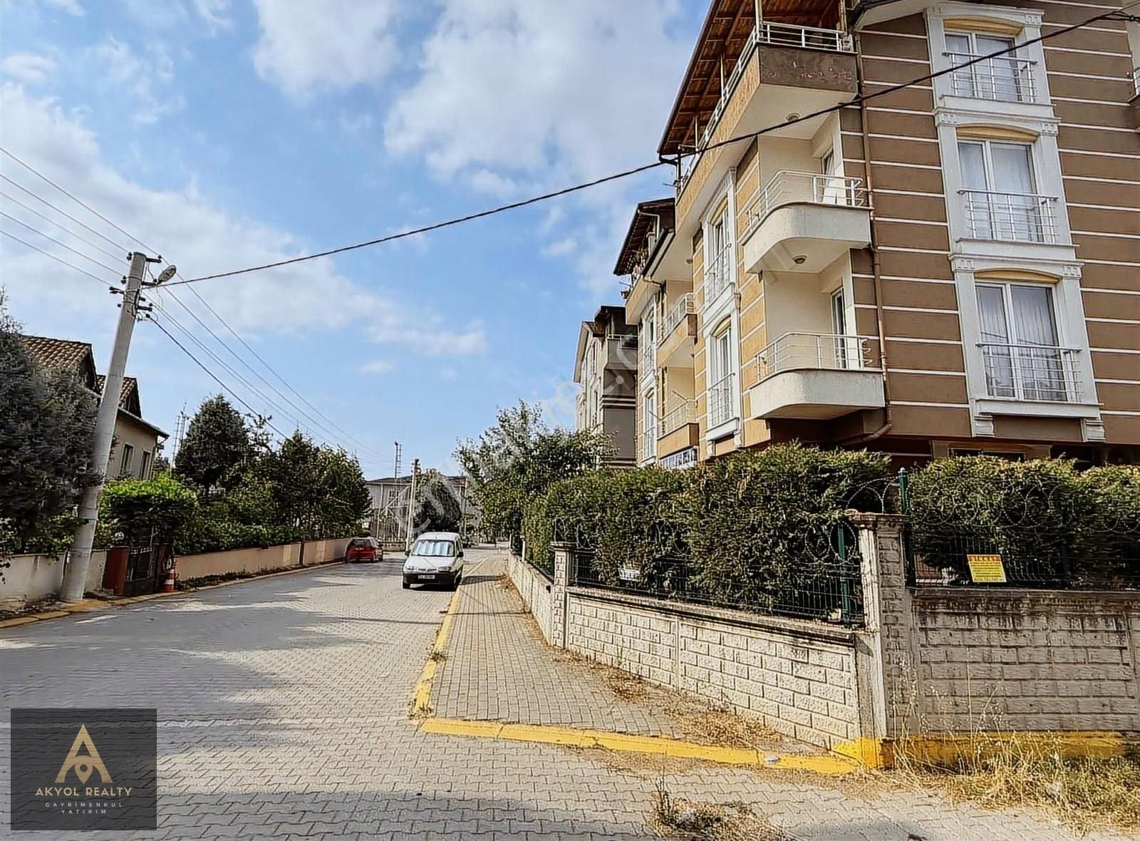 Kartepe/ataevler Satılık İçi Yapılı 3+1 Arakat 145m2 Geniş Daire