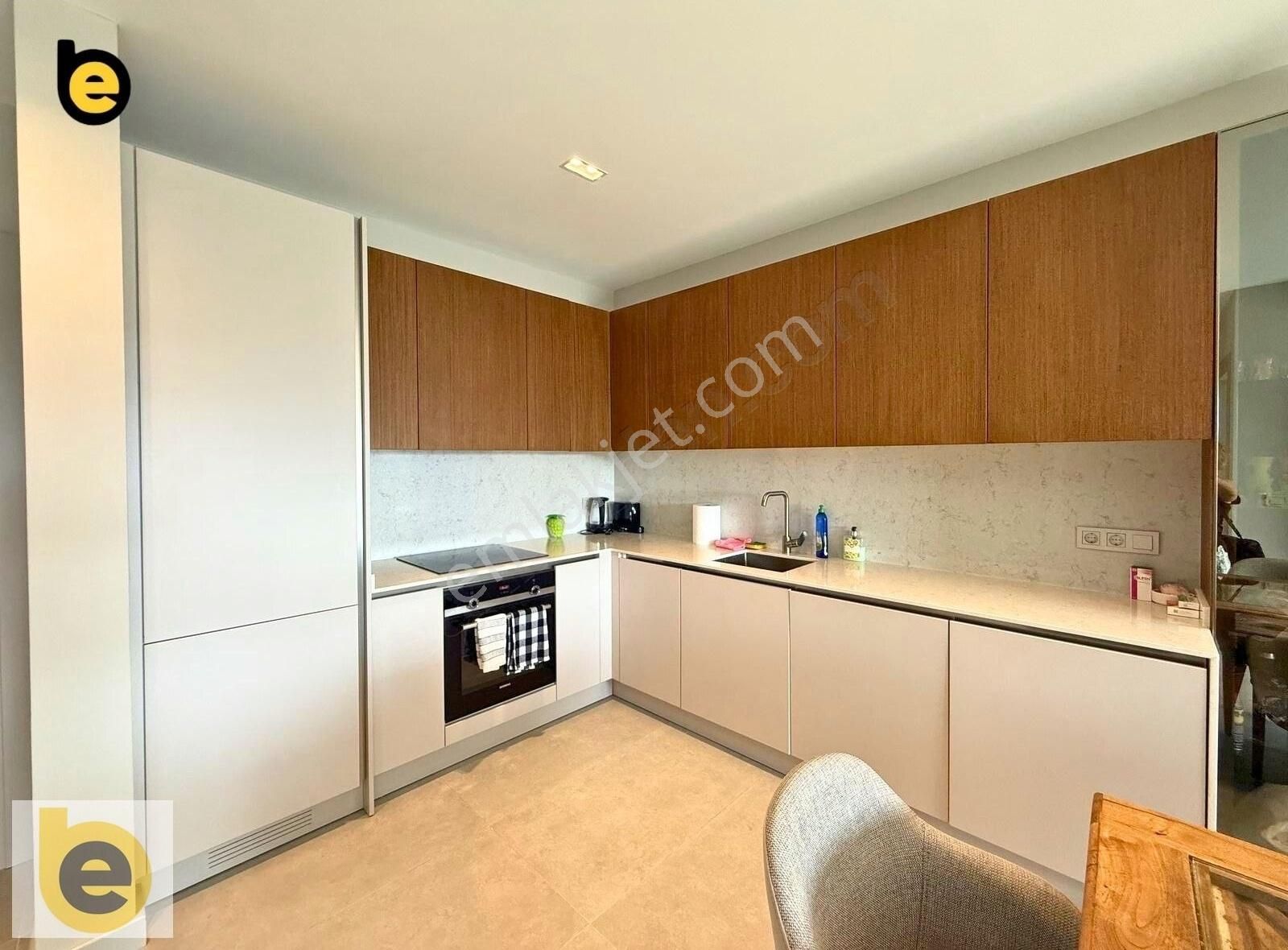 Asarlık'ta Denize 3 Dakika Yürüme Mesafesinde Bahçeli Eşyalı 3+1 - Görsel 21
